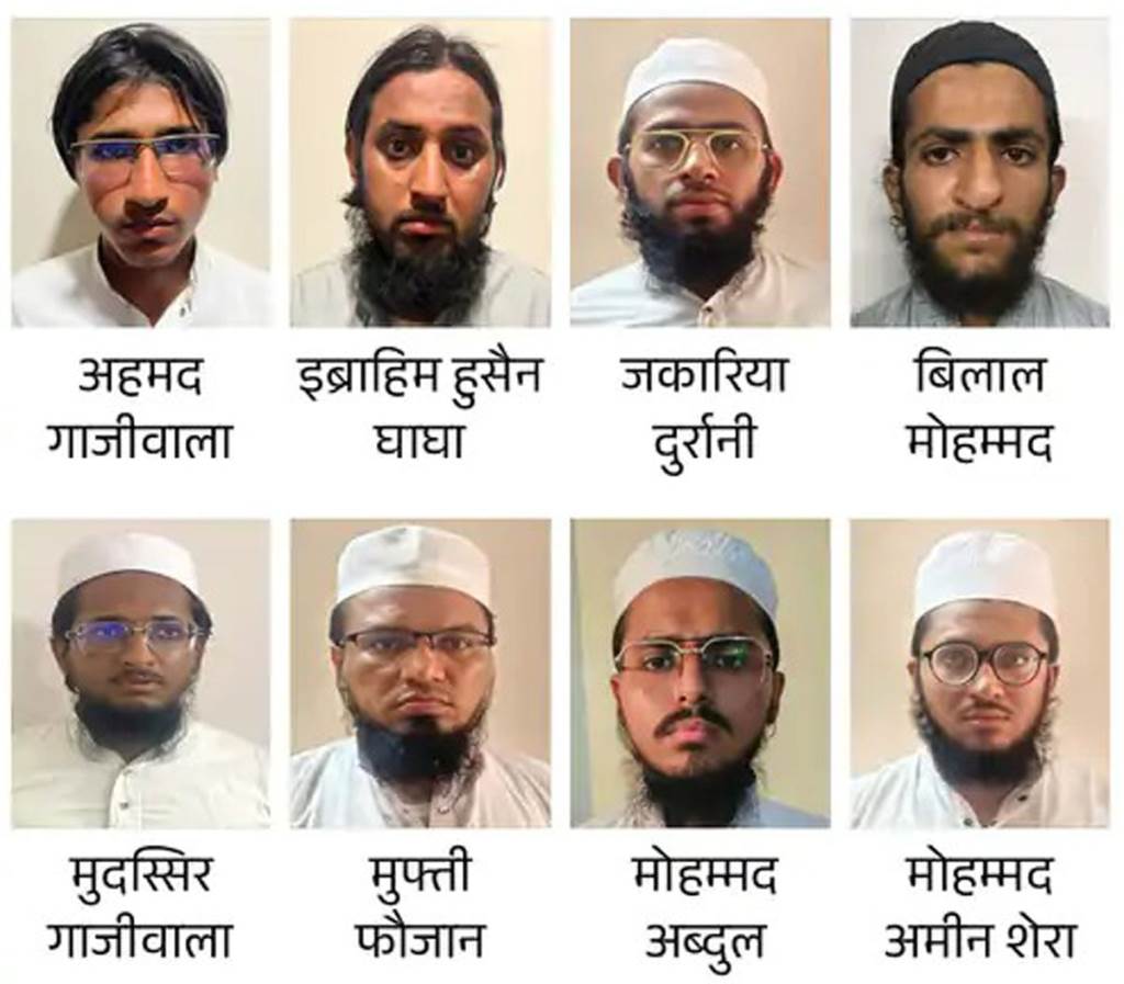 ਗੁਜਰਾਤ ਅਤੇ ਮੱਧ ਪ੍ਰਦੇਸ਼ ਵਿੱਚ ਜੈਸ਼ ਦੇ 8 ਅੱਤਵਾਦੀ ਗ੍ਰਿਫ਼ਤਾਰ ਉਹ ਗੁਜਰਾਤ ਵਿੱਚ ਇੱਕ ਅੱਤਵਾਦੀ ਨੈੱਟਵਰਕ ਸਥਾਪਤ ਕਰਨ ਲਈ ਕੰਮ ਕਰ ਰਹੇ ਸਨ